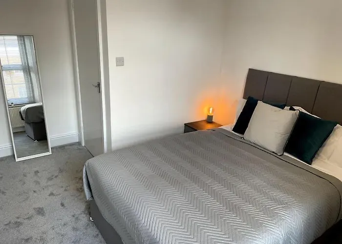 Priestley Apartments Apt 1