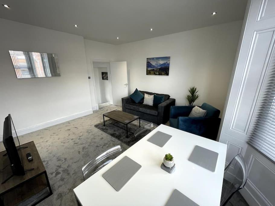 Priestley 1 Apartment *